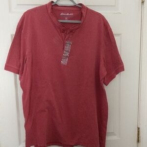 Eddie Bauer Men's Short Sleeve Tee in Deep Red